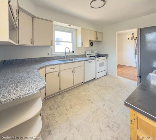 2419 Walter Drive, Ann Arbor, MI 48103