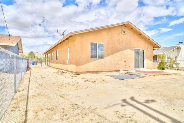 6627 Smoketree, 29 Palms, CA 92277