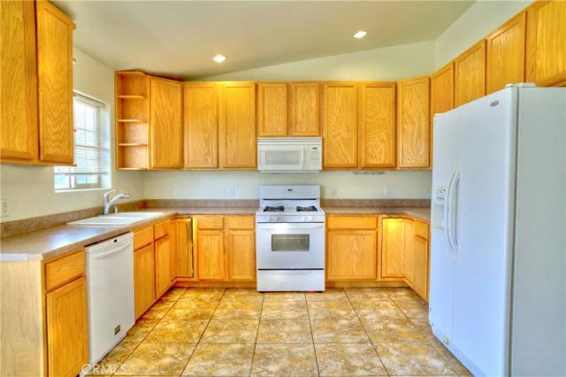 6627 Smoketree, 29 Palms, CA 92277