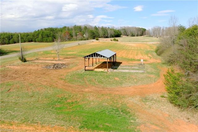 4 Old Mill Road, Pinnacle, NC 27043