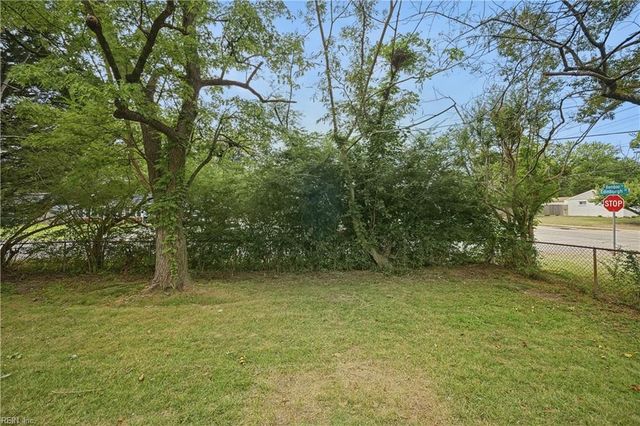3513 Edinburgh Dr DR, Virginia Beach, VA 23452