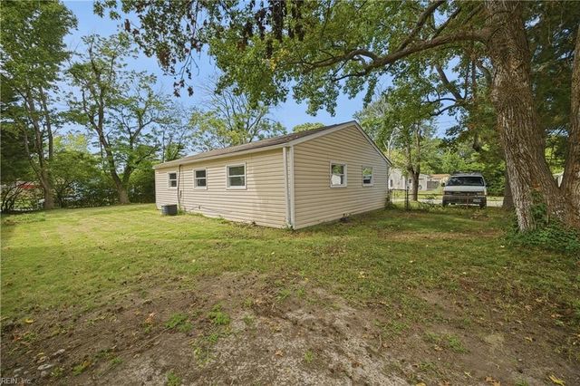 3513 Edinburgh Dr DR, Virginia Beach, VA 23452