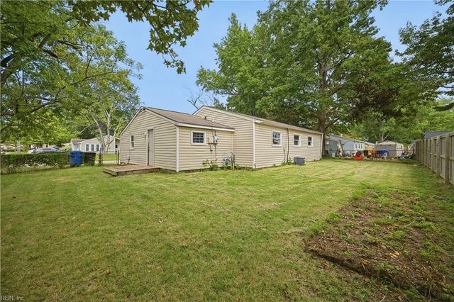 3513 Edinburgh Dr DR, Virginia Beach, VA 23452