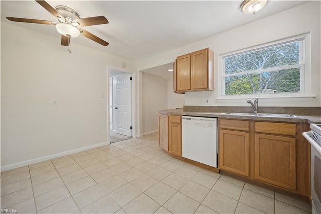 3513 Edinburgh Dr DR, Virginia Beach, VA 23452