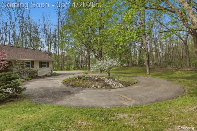 8765 Clement Road, Springfield Charter Township, MI 48346