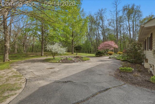 8765 Clement Road, Springfield Charter Township, MI 48346