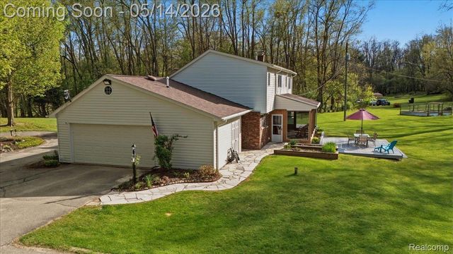8765 Clement Road, Springfield Charter Township, MI 48346