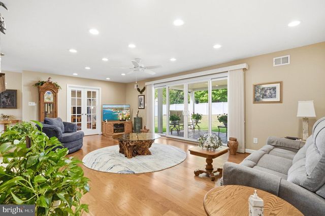 18 QUAILWOOD PKWY, La Plata, MD 20646