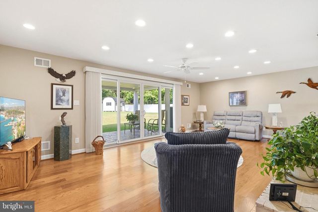 18 QUAILWOOD PKWY, La Plata, MD 20646
