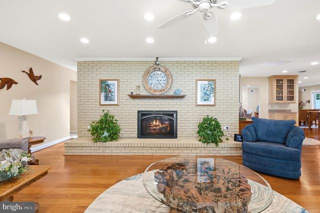 18 QUAILWOOD PKWY, La Plata, MD 20646