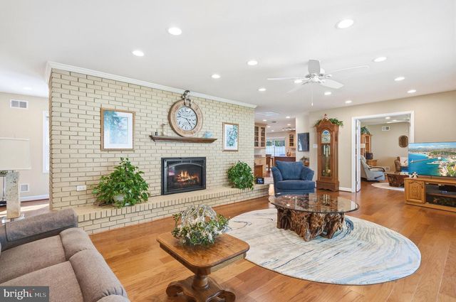 18 QUAILWOOD PKWY, La Plata, MD 20646