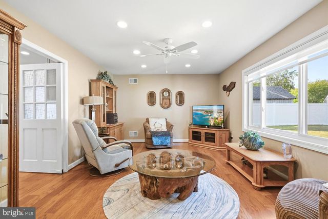 18 QUAILWOOD PKWY, La Plata, MD 20646
