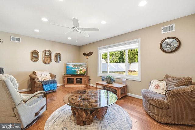 18 QUAILWOOD PKWY, La Plata, MD 20646