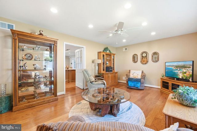 18 QUAILWOOD PKWY, La Plata, MD 20646