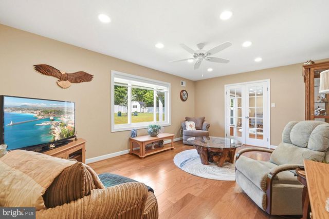 18 QUAILWOOD PKWY, La Plata, MD 20646