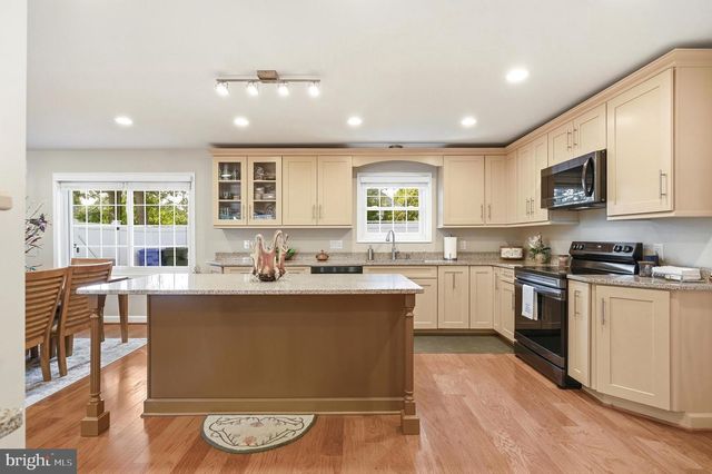 18 QUAILWOOD PKWY, La Plata, MD 20646