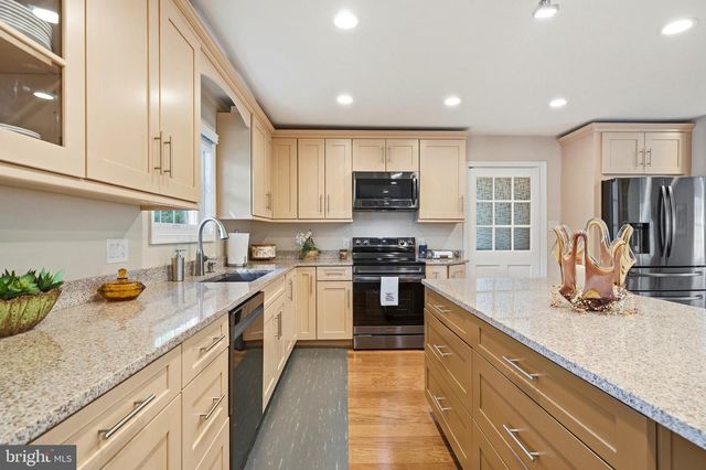 18 QUAILWOOD PKWY, La Plata, MD 20646