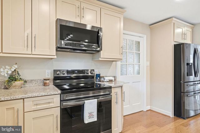 18 QUAILWOOD PKWY, La Plata, MD 20646