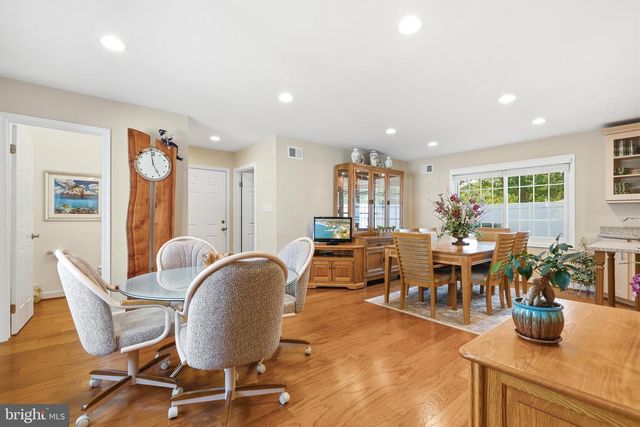18 QUAILWOOD PKWY, La Plata, MD 20646