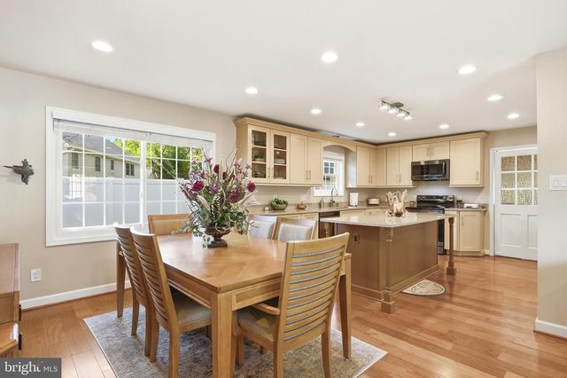 18 QUAILWOOD PKWY, La Plata, MD 20646
