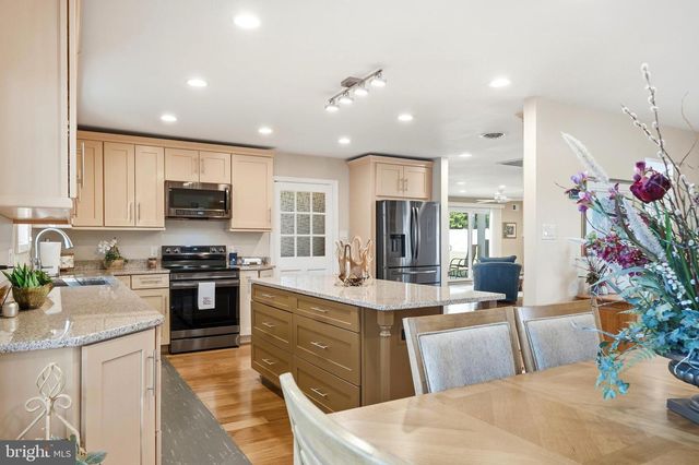 18 QUAILWOOD PKWY, La Plata, MD 20646