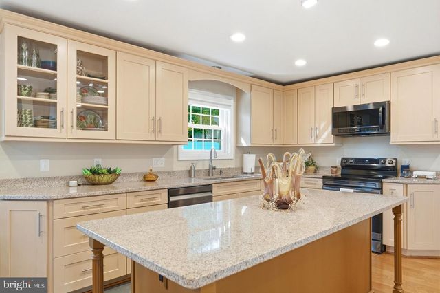 18 QUAILWOOD PKWY, La Plata, MD 20646
