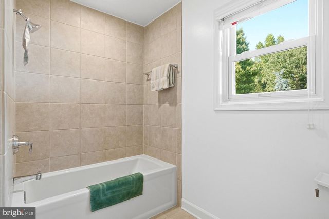 18 QUAILWOOD PKWY, La Plata, MD 20646