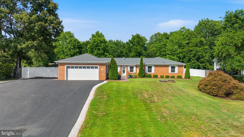 18 QUAILWOOD PKWY, La Plata, MD 20646