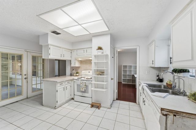 12126 Pine Knoll Dr Drive, Houston, TX 77099