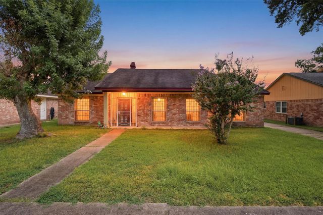 12126 Pine Knoll Dr Drive, Houston, TX 77099