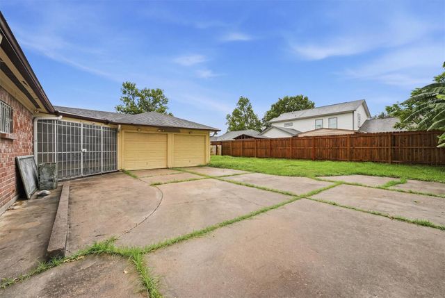 12126 Pine Knoll Dr Drive, Houston, TX 77099