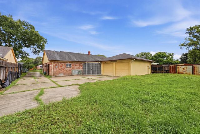 12126 Pine Knoll Dr Drive, Houston, TX 77099