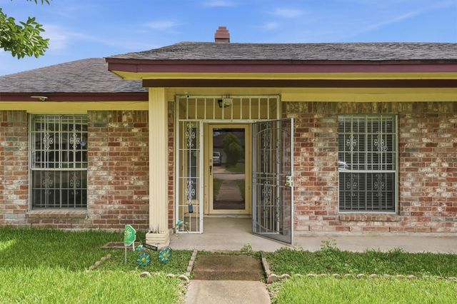 12126 Pine Knoll Dr Drive, Houston, TX 77099