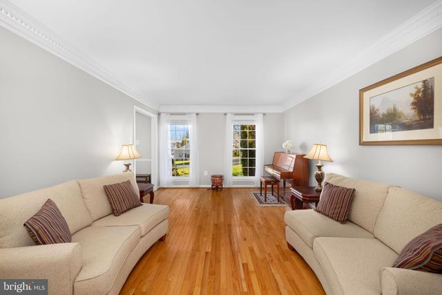 9451 LAPSTRAKE LN, Burke, VA 22015