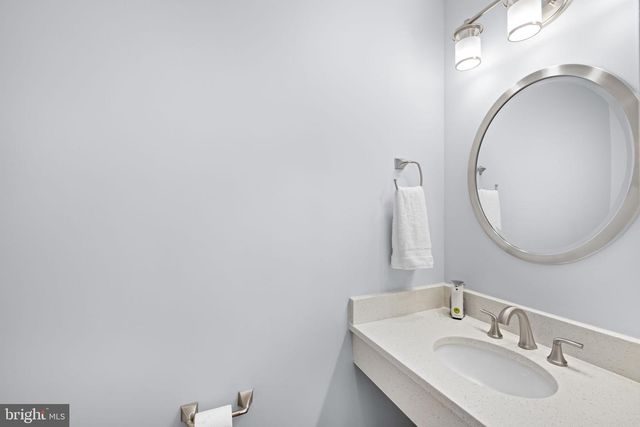 9451 LAPSTRAKE LN, Burke, VA 22015