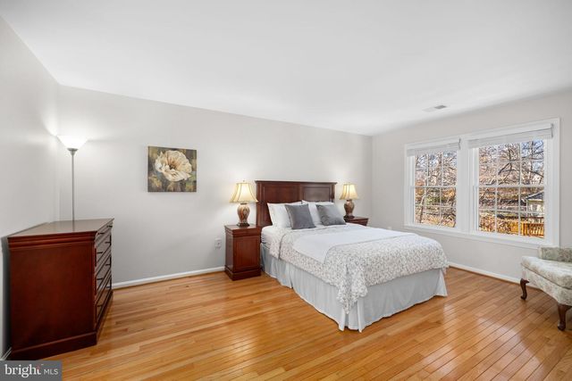 9451 LAPSTRAKE LN, Burke, VA 22015