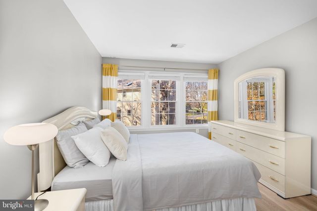 9451 LAPSTRAKE LN, Burke, VA 22015