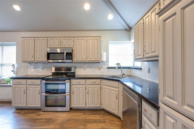 2024 Carillon Lane, Carrollton, TX 75007
