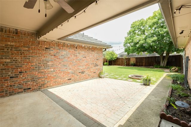 2024 Carillon Lane, Carrollton, TX 75007