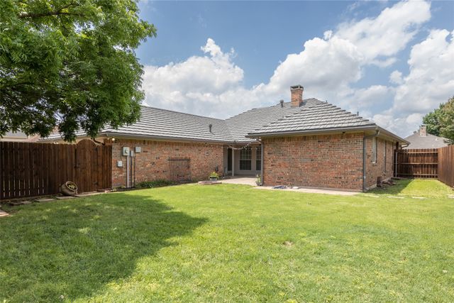 2024 Carillon Lane, Carrollton, TX 75007
