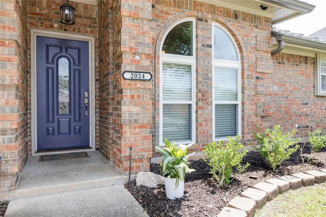 2024 Carillon Lane, Carrollton, TX 75007