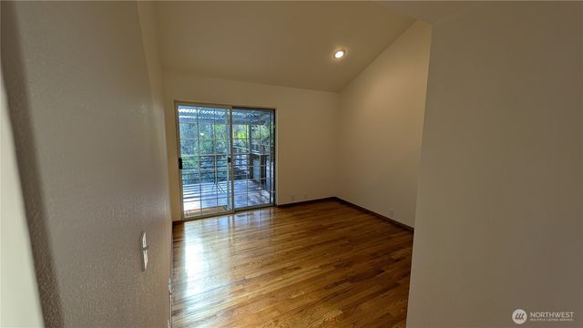 16827 41st Street E, Lake Tapps, WA 98391