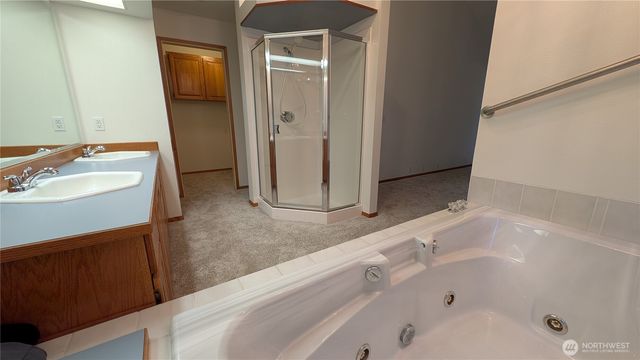 16827 41st Street E, Lake Tapps, WA 98391