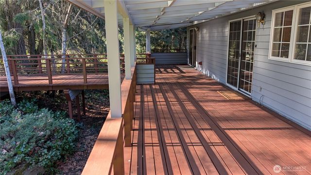 16827 41st Street E, Lake Tapps, WA 98391