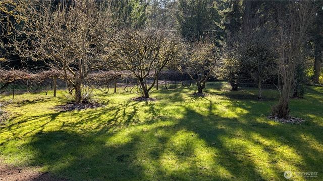16827 41st Street E, Lake Tapps, WA 98391