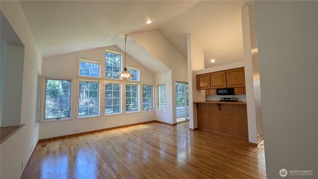 16827 41st Street E, Lake Tapps, WA 98391