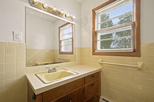 1668 S Sieger Drive, Springfield, MO 65804