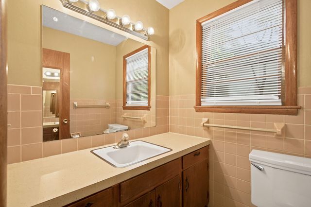 1668 S Sieger Drive, Springfield, MO 65804