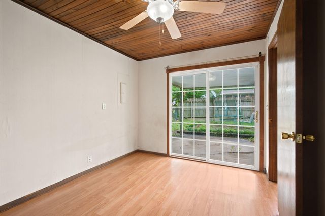 1668 S Sieger Drive, Springfield, MO 65804