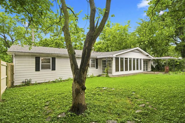 1668 S Sieger Drive, Springfield, MO 65804